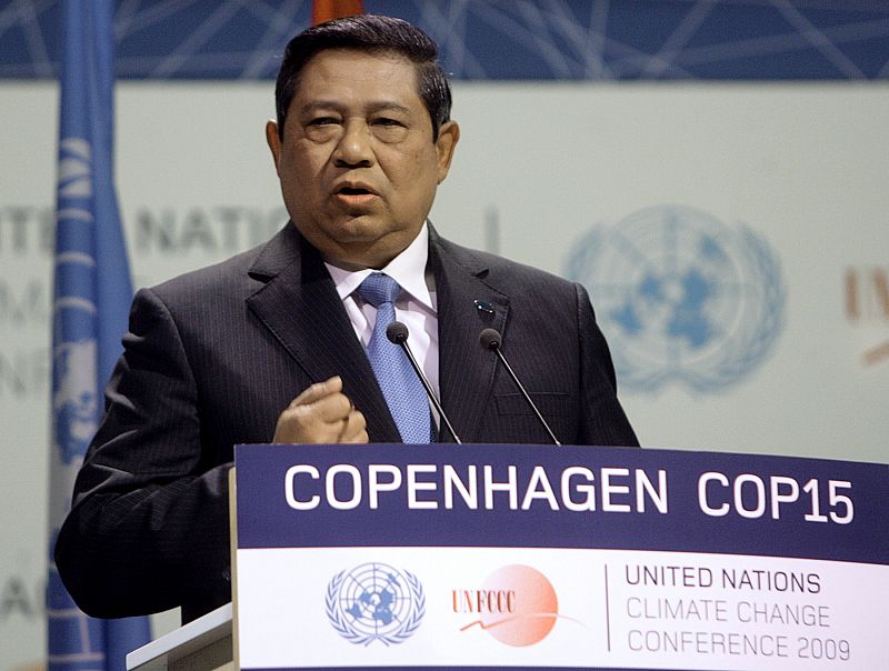 IEl presidente de Indonesia, Susilo Bambang Yudhoyono, representa al tercer país más contaminante del planeta. La deforestación es uno de los principales problemas que sufre su país, lo que directamente es un factor muy importante de emisión de CO2.