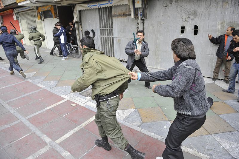 Enfrentamientos en Iránc ontra el presidente Ahmadineyad