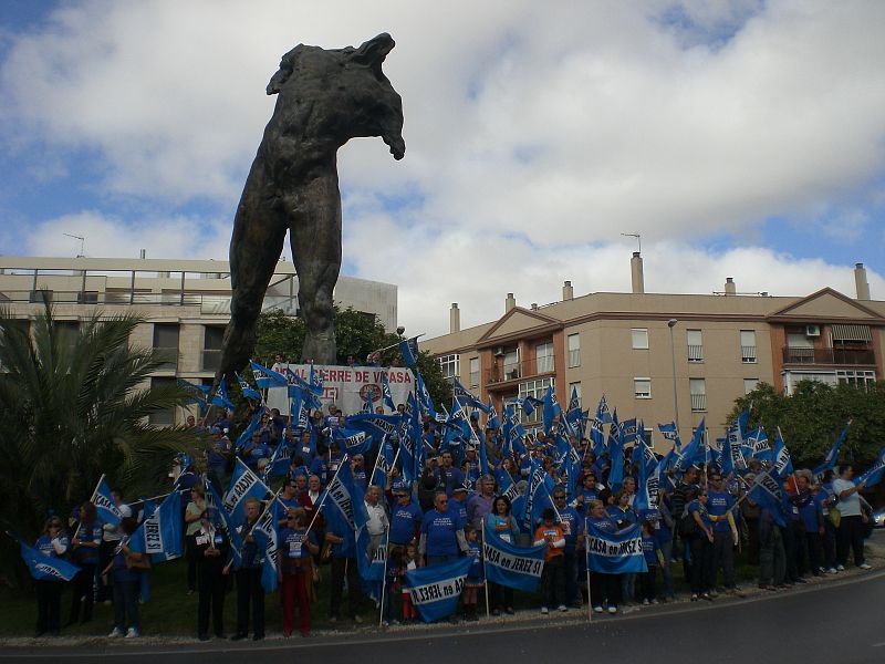 Ha sido un año que transcurrió durante los 8 primeros meses con toda normalidad, pero a principios de Septiembre con el anuncio del cierre de la Fábrica de Botellas de Jerez de la Frontera (Cádiz) por parte de Saint-Gobain Vicasa después de haber an