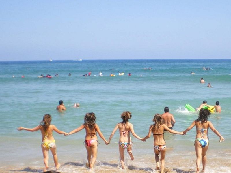 En esta foto resumo mi año, que aunque con muchas preocupaciones, problemas y demas.. he disfrutado muchisimo junto a todos a quien quiero. Ahora al mirar atras, me doy cuenta de que a sido un año inmejorable.Recordare siempre este 2009 con una sonr