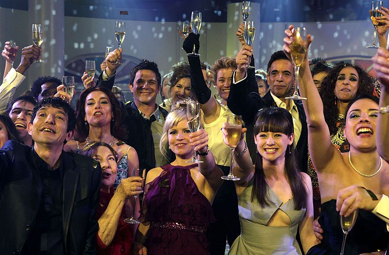 Los actores de "Cuéntame" celebran la llegada del nuevo año.