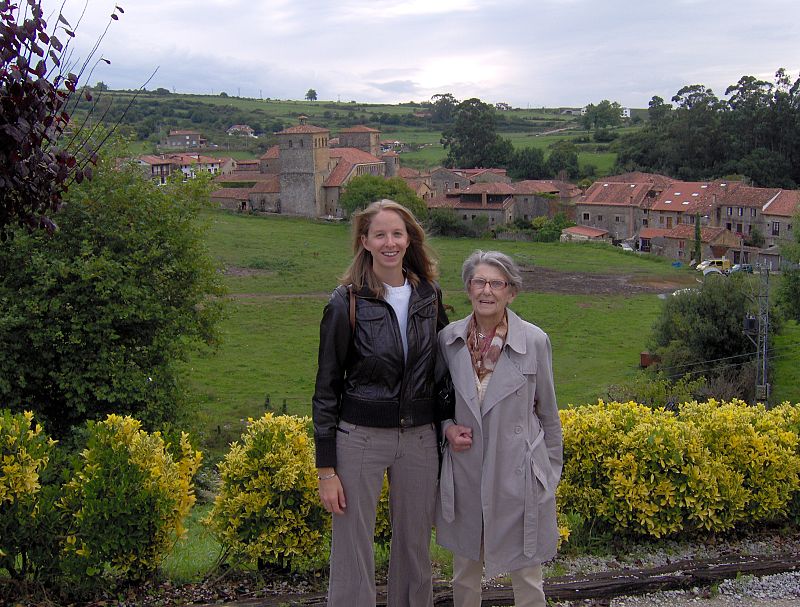 Hola! Me llamo Marie y soy Belga. En marzo 2009, me he ido de Belgica y he venido a instalarme definitivamente en Santander con mi novio... Aunque he tenido que luchar mucho para conseguir un trabajo, estoy muy contenta de mi instalacion.