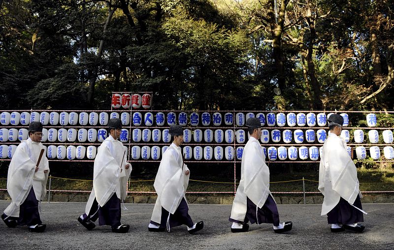 RITUAL SINTOÍSTA POR EL AÑO NUEVO