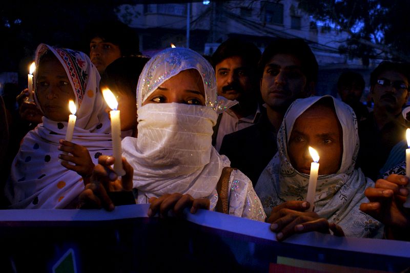 PAQUISTANÍES CELEBRAN UNA VIGILIA CON MOTIVO DE LA CELEBRACIÓN DEL AÑO NUEVO