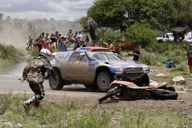 Mark Miller se encuentra con un accidente de moto cuando pilotaba su Volkswagen.