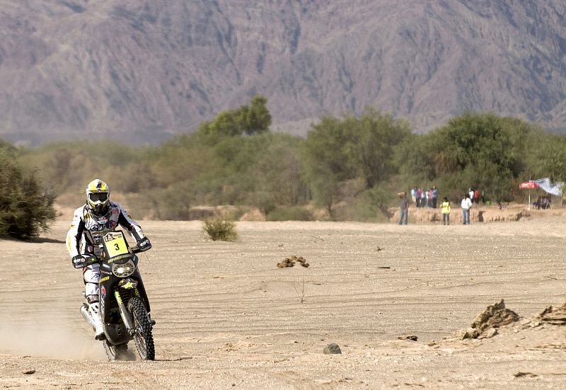 David Casteu, a bordo de su Sherco, en la tercera etapa del Rally Dakar.