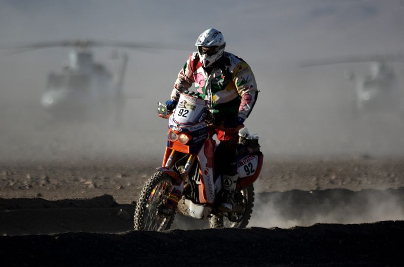 El piloto español Manuel García Vitoria, en la quinta etapa del Dakar.