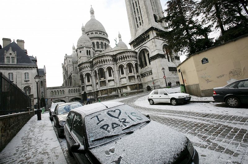 NIEVE EN PARÍS