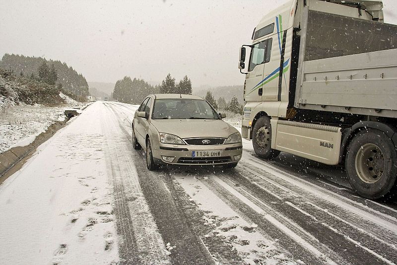 HIELO Y NIEVE EN LAS CARRETERAS GALLEGAS