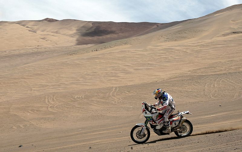 Francisco López, chileno, sigue en segundo lugar de la general de motos y hace de profeta en su tierra.