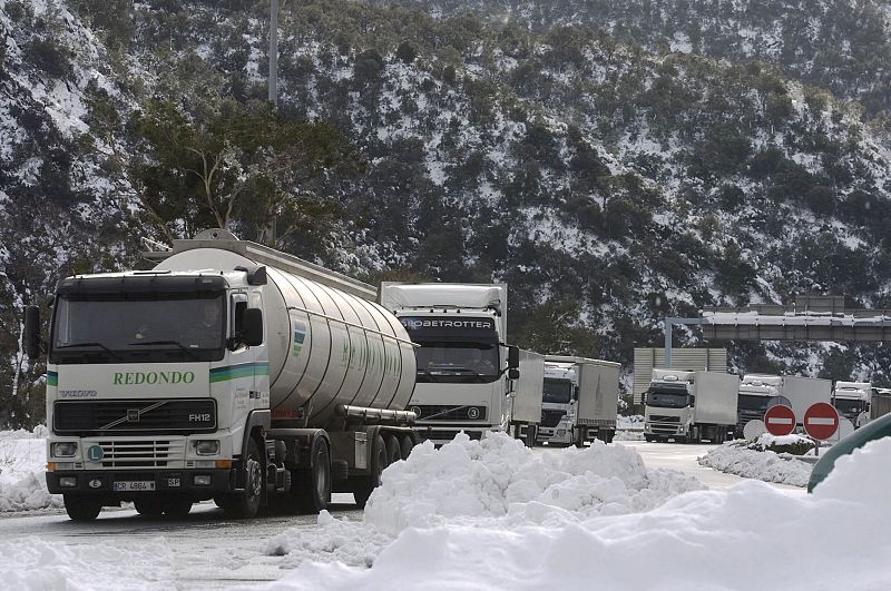 REABIERTA LA FRONTERA DE LA JONQUERA TRAS EL EL TEMPORAL DE NIEVE