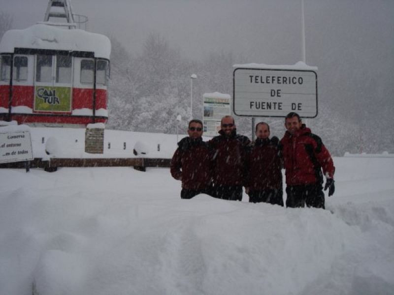 Una imagen tomada en Fuente Dé, Cantabria, donde se aprecia una intensa nevada.