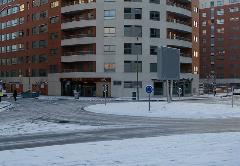 Parque infantil en la calle Ariel (Madrid).