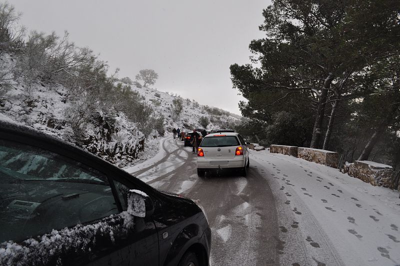 COLAPSO EN LOS MONTES DE MALAGA POR LA NIEVE