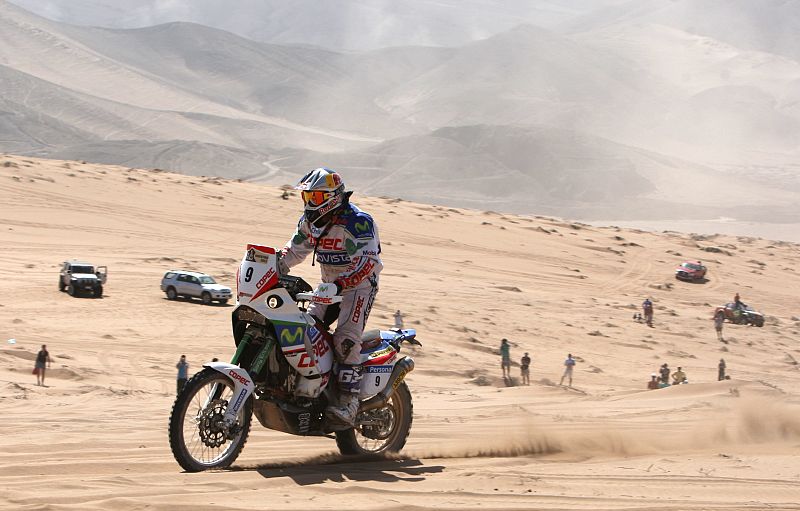 El piloto chileno Francisco López Contardo conduce su Aprilia. 'Chaleco' es tercero en la general