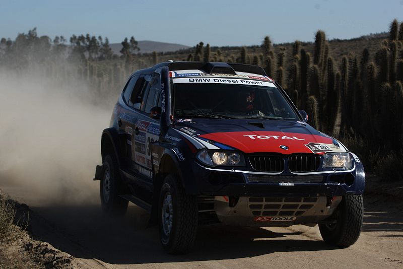 Stéphane Peterhansel, vigente campeón en coches, fue segundo en la décima etapa.