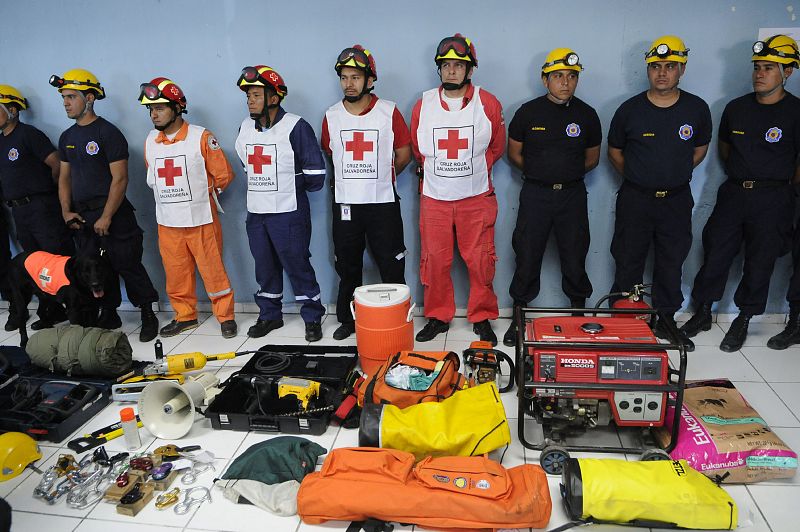 EL SALVADOR LAMENTA VÍCTIMAS DEL TERREMOTO EN HAITÍ Y ENVÍA EQUIPO DE RESCATE