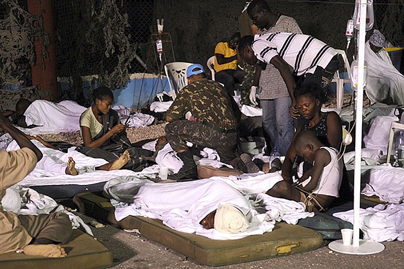 Haitian earthquake victims receive first aid from Brazilian peacekeepers in Port-au-Prince