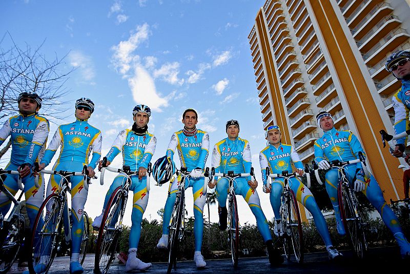 La nueva formación posa junto a su líder.