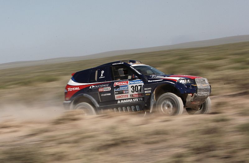 El piloto francés Guerlain Chicherit conduce su BMW, con el que ha quedado en tercera posición de la etapa.