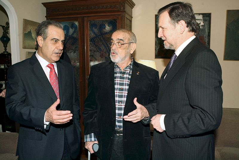 LABORDETA RECIBE MEDALLA AL TRABAJO