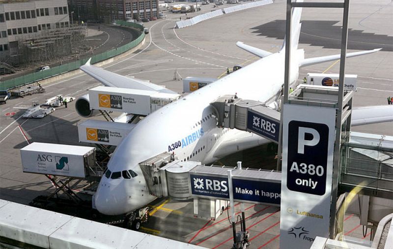 Uno de los prototipos del A380 haciendo pruebas en el aeropuerto de Frankfurt.