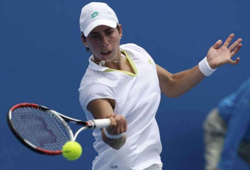Carla Suárez Navarro es la única española que queda en el Abierto de Australia. La canaria ha vencido a la alemana Andrea Petkovic, por 6-1 y 6-4.