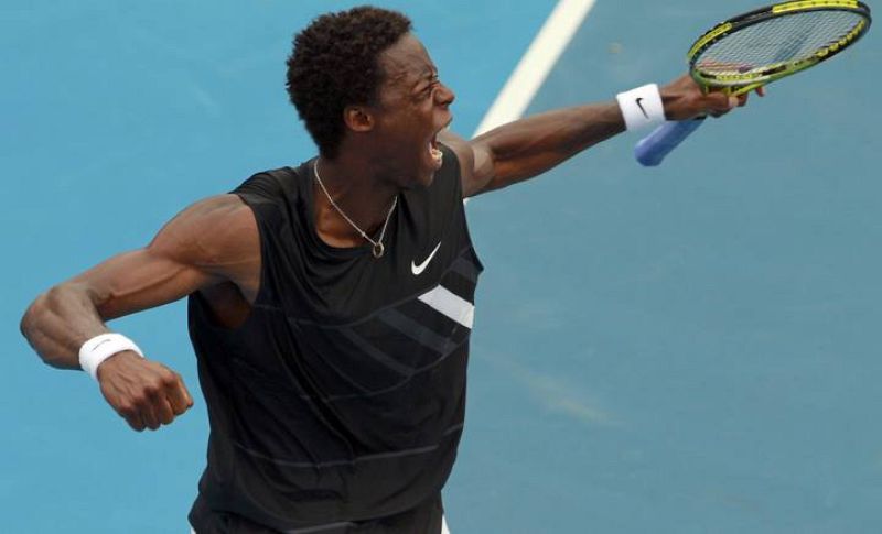 El francés Gael Monfils no pudo superar al estadounidense John Isner y cayó eliminado.