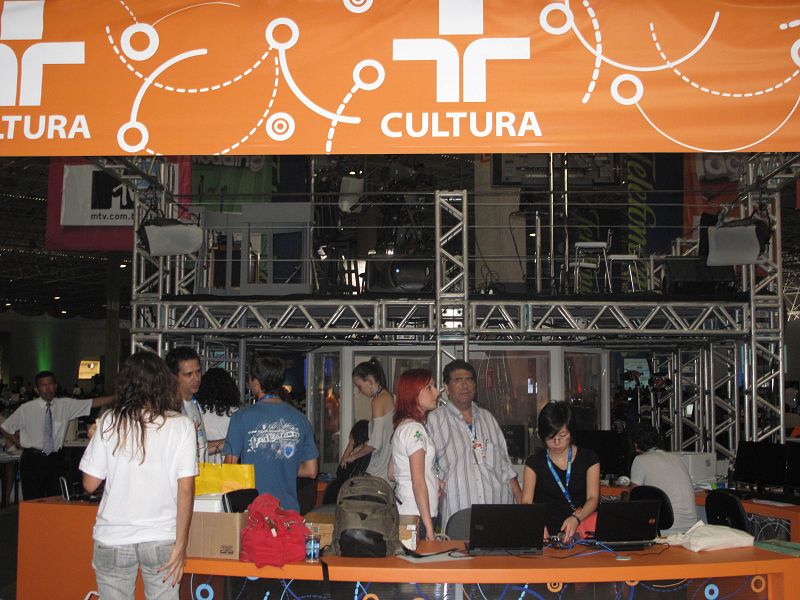 El canal Cultura de la televisión brasileña emite desde la Campus hasta una hora al día.