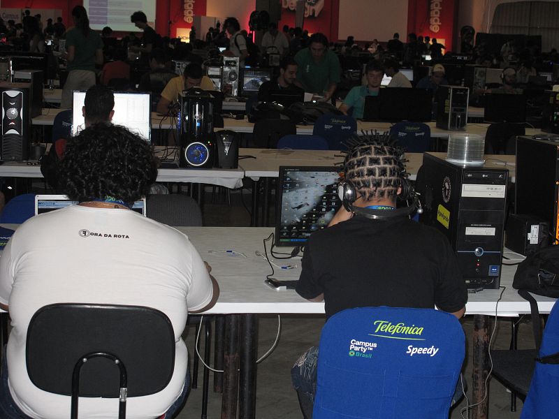 Dos campuseros, en plena actividad.