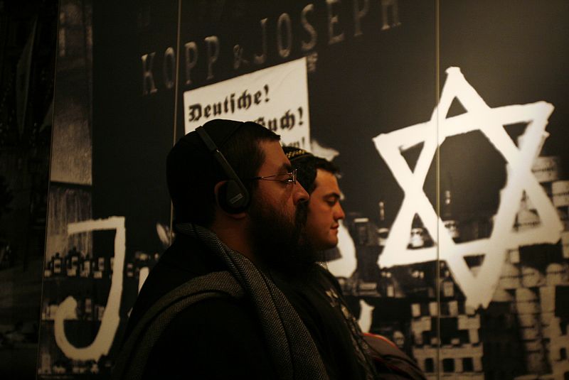 Visitantes en el Museo del Holocausto en Jerusalén.