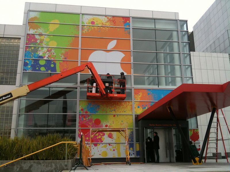 Últimos preparativos en Yerba Buena Center de San Francisco, donde se presentará lo último de Apple