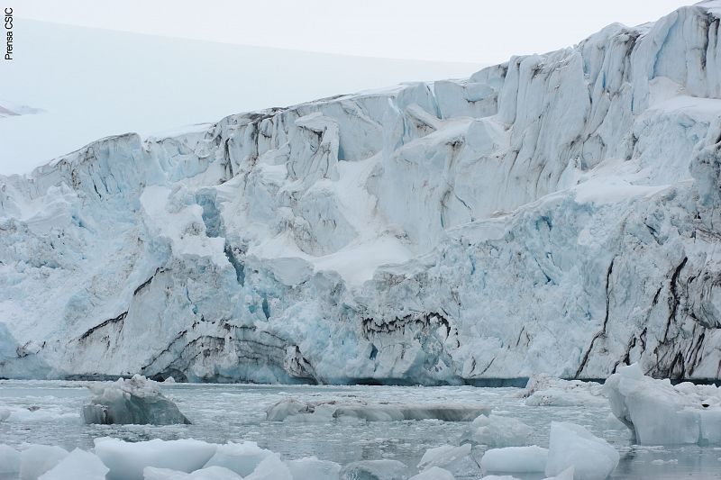 Para realizar la 'fotografía' del pasado, los científicos están tomando muestras del hielo más profundo.