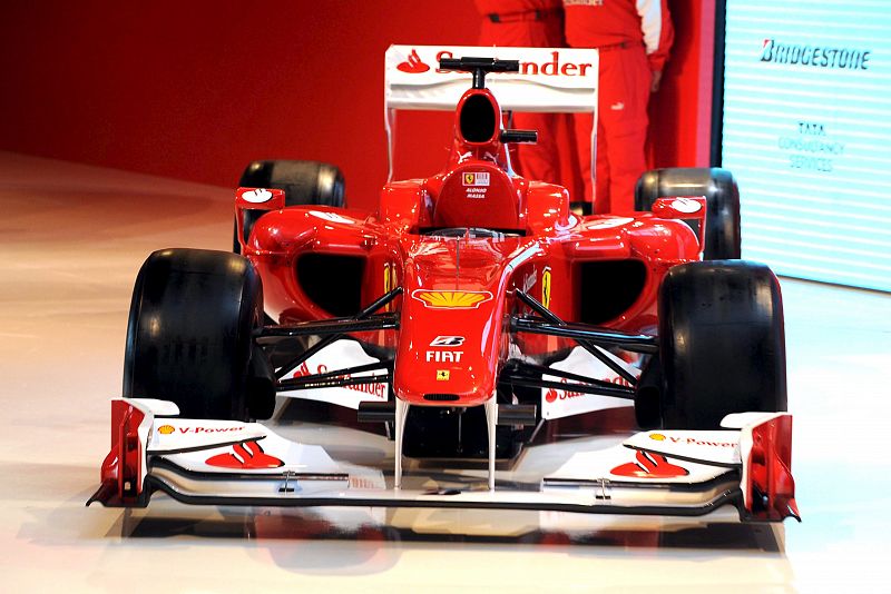 El nuevo monoplaza F10 de la escudería Ferrari, con el que esperan recuperar la gloria de hace no tantos años.