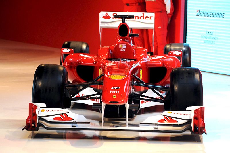 El nuevo monoplaza F10 de la escudería Ferrari, con el que esperan recuperar la gloria de hace no tantos años.