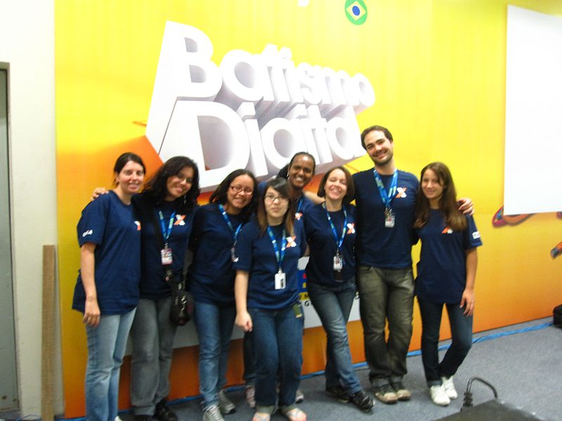 El grupo de dinamizadores del 'Bautismo digital', sin alumnos por las lluvias.