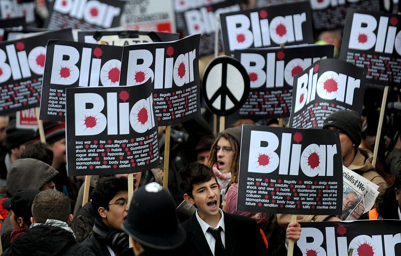 PROTESTAS ANTE LA COMISIÓN QUE INVESTIGA LA GUERRA DE IRAK