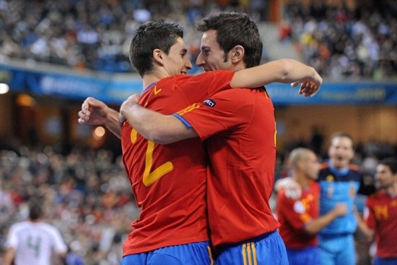 Ortiz y Jordi Torras celebran uno de los goles