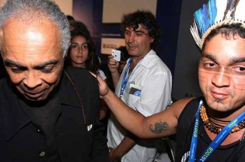 El ex ministro de Cultura y cantante Gilberto Gil fue la estrella de la cuarta jornada, cuando apeló a un plan nacional de banda ancha que distribuya la "riqueza digital" en Brasil.