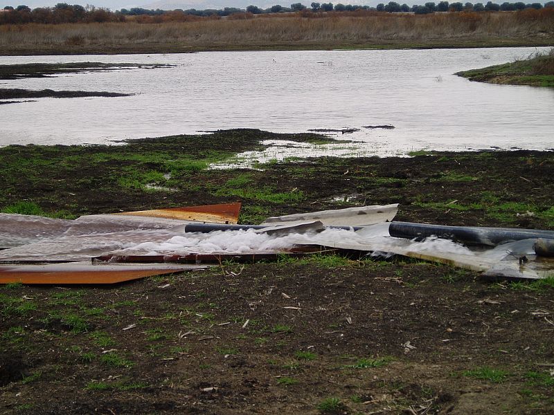 El agua de los sondeos encharcando la zona cero