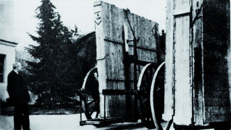 Transporte de las obras desde el Palacio de las Naciones al Museo de Arte y de Historia. Mundo Hispánico, núm. 65, agosto de 1953.