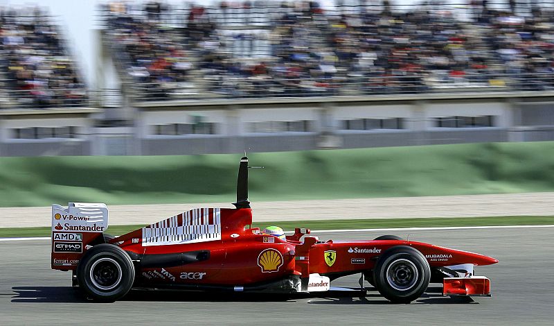 15.000 espectadores, según la organización de Cheste, han presenciado cómo Massa 'volaba' con el Ferrari.
