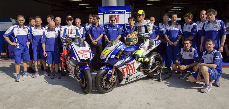 VALENTINO ROSSI Y JORGE LORENZO PRESENTAN SUS NUEVAS MOTOS YAMAHA PARA LA TEMPORADA 2010