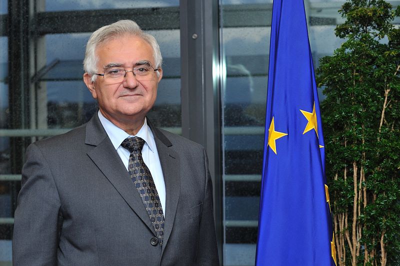 John Dalli, Comisario de Salud y Política de Consumidores.