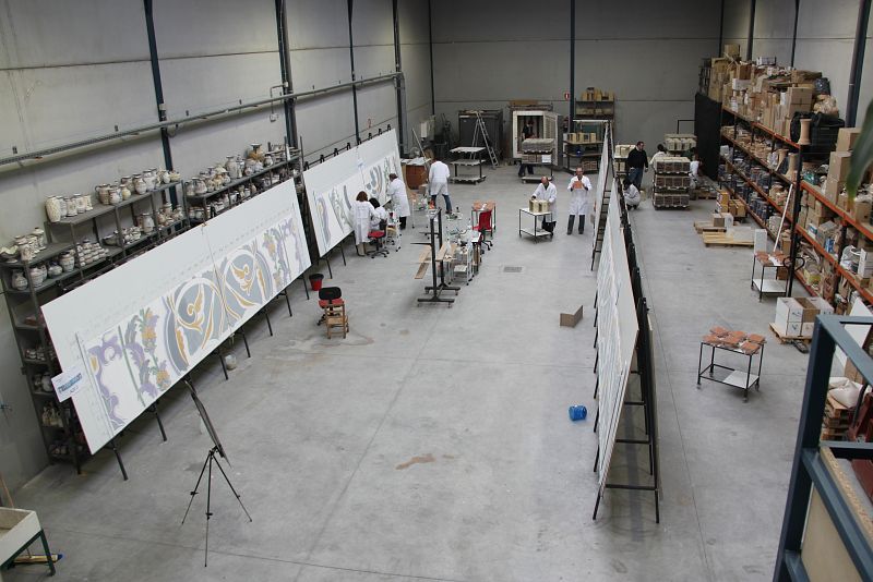 Para la elaboración del panes fue necesario habilitar dos naves industriales.