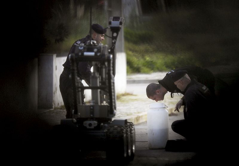 POLICÍA LUSA INSPECCIONA VIVIENDA SUPUESTAMENTE USADA POR MIEMBROS DE ETA