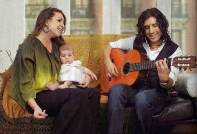 Niña Pastori junto a su marido, Chaboli, y su hija