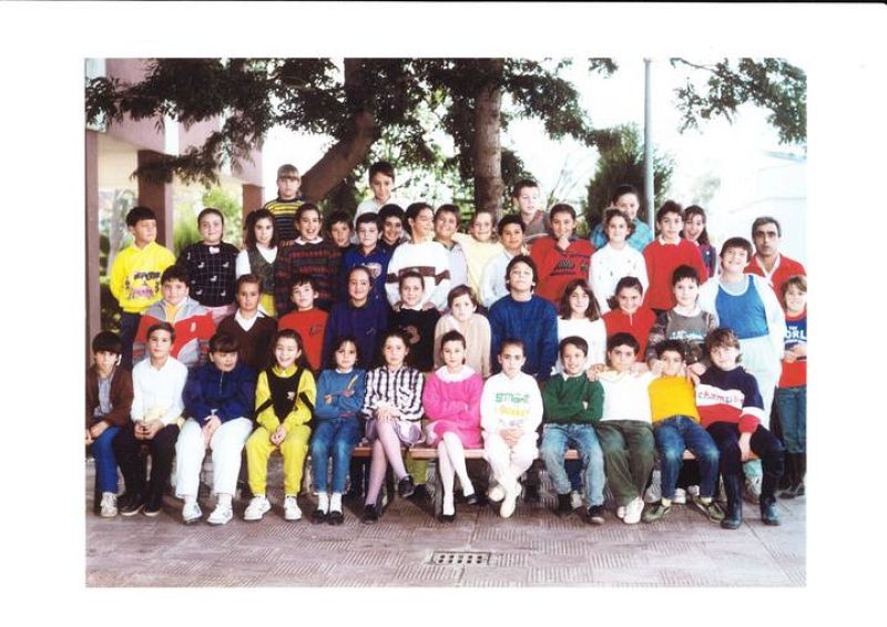 Niña Pastori con sus compañeros de clase