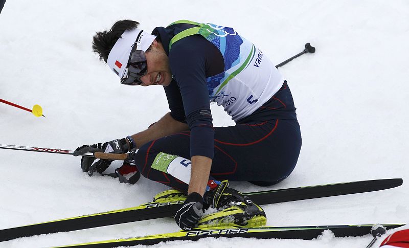 Jason Lamy Chappuis después del esfuerzo de ganar la medalla de oro de la prueba de combinada nordica.