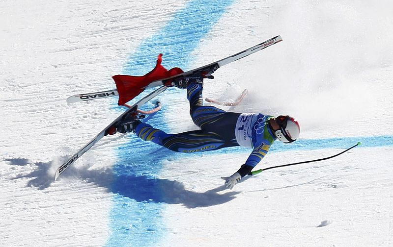 Anja Paerson y su caída durante la prueba de Descenso femenino.